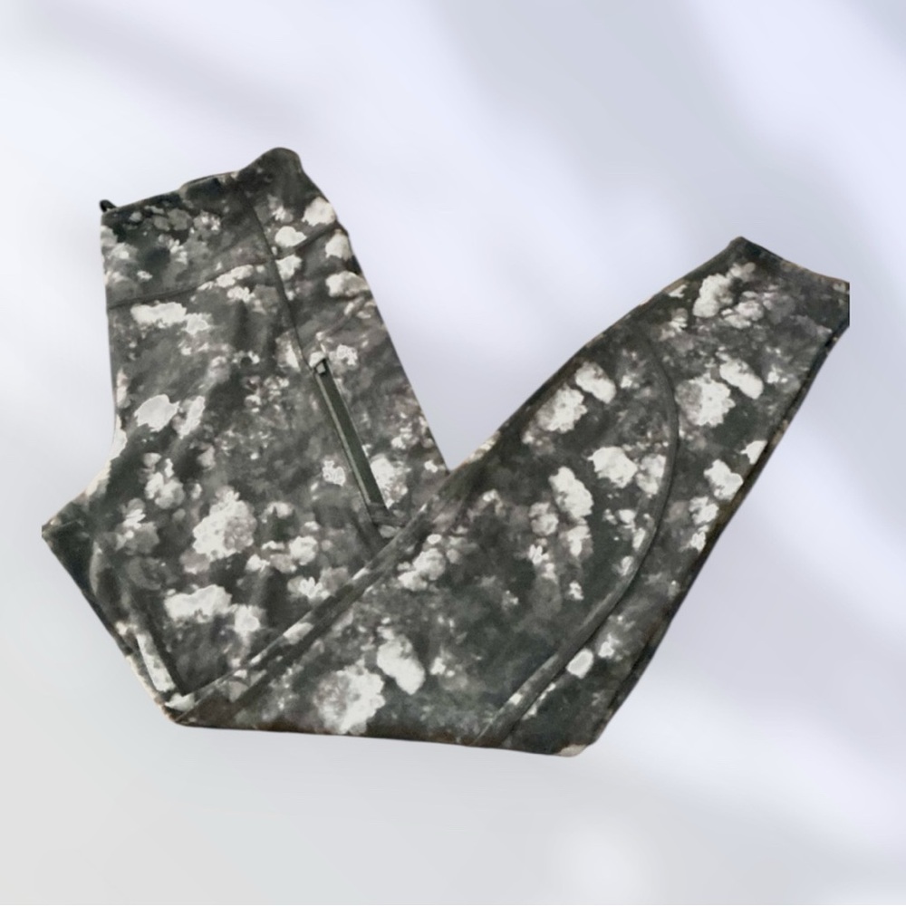 Athleta Black and Gray Patterned Leggings - Picture 2 of 8